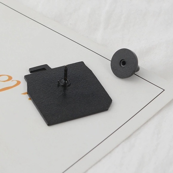 NEW Cry Baby Tears Enamel Pin Brooch - Picture 3 of 3